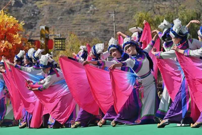 羌年开坛仪式 第一篇《赛歌》 第二篇《赛装》 羌族服饰展演 第三篇